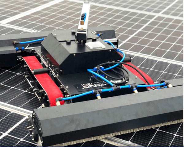 Robot vệ sinh pin năng lượng mặt trời
